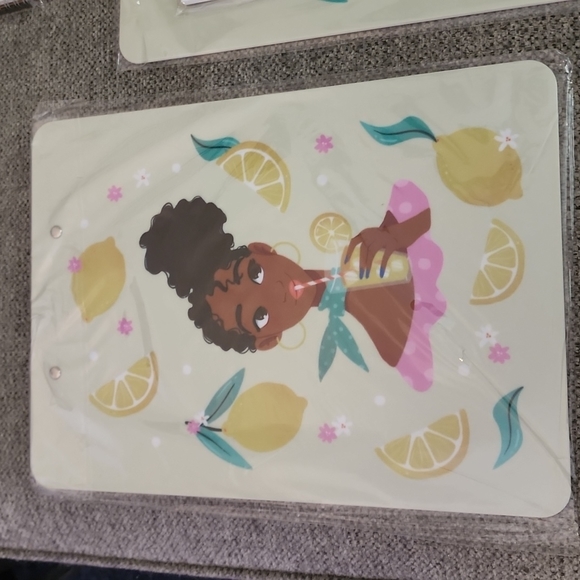 A Set Clipboard with pad of paper - Picture 2 of 3